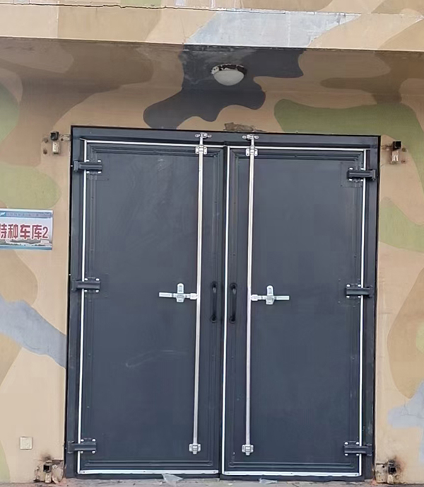 城中工业平开门