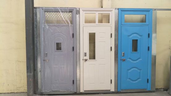 城中学校教室门