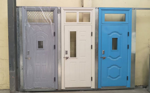 城中学校教室门