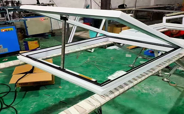 某地下车库出入口城中排烟窗配置工程