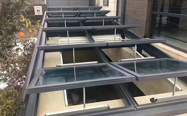 某轨道交通车辆维修车间城中排烟窗应用