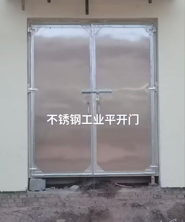 不锈钢城中工业平开门在现代工业场景中的应用实践